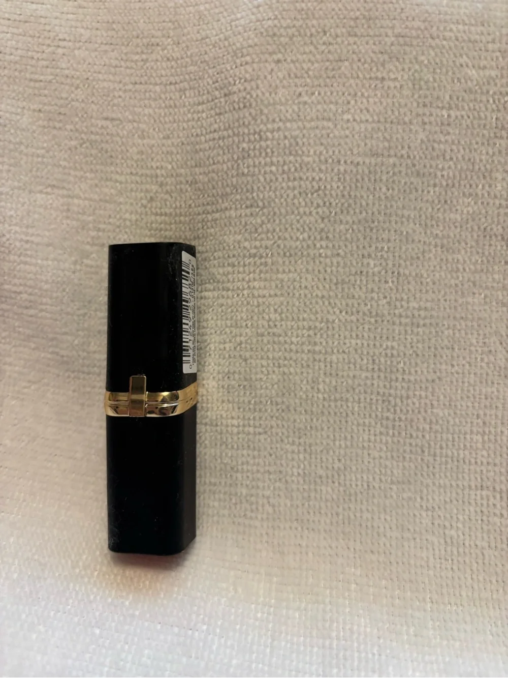 New L’Oréal Paris Blake’s collection shade 402 Blake’s red